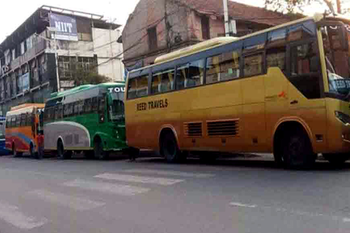 रुकुमको सदरमुकाममा बसपार्क नहुँदा सर्वसाधारण समस्यामा